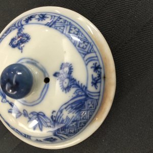 A Chinese blue and white "buffalo riding" teapot, Yongzheng — 照片 10