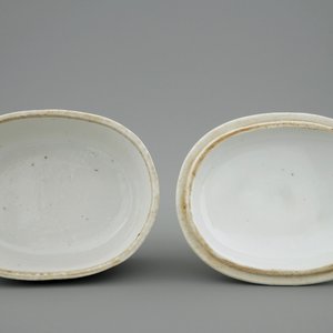 A Chinese blue and white butter tub on stand, Qianlong, 18th C. — photo 8