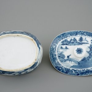 A Chinese blue and white butter tub on stand, Qianlong, 18th C. — photo 9