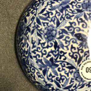 A Chinese blue and white 'butterfly' seal paste box and cover, Kangxi mark, 19th C. — photo 12