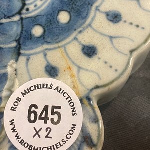 A Chinese blue and white butterfly wall pocket vase and an inkwell, Kangxi/Qianlong — 照片 10