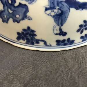 A Chinese blue and white 'Cao sisters' bowl, Chenghua mark, Kangxi — photo 15