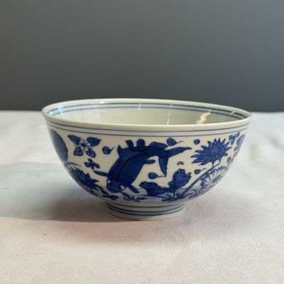 A Chinese blue and white 'Carp' bowl — foto 1