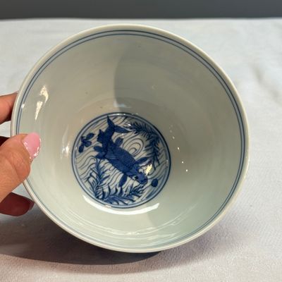 A Chinese blue and white 'Carp' bowl — foto 5