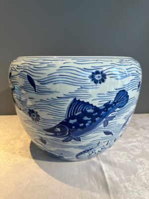 A Chinese blue and white 'carp' fishbowl, Kangxi — photo 1