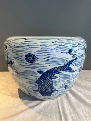 A Chinese blue and white 'carp' fishbowl, Kangxi — photo 2