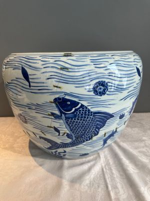 A Chinese blue and white 'carp' fishbowl, Kangxi — photo 4