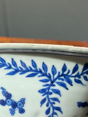 A Chinese blue and white 'carps' bowl, Chenghua mark, Kangxi — photo 13