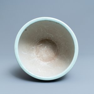 A Chinese blue and white celadon-ground jardinière, Qianlong — 照片 6