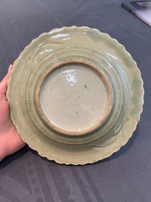 A Chinese blue and white celadon-ground plate with floral design, Ming — photo 6
