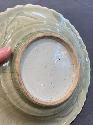 A Chinese blue and white celadon-ground plate with floral design, Ming — photo 8