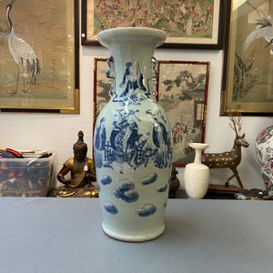 A Chinese blue and white celadon-ground vase, 19th C. — photo 7