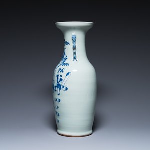 A Chinese blue and white celadon-ground vase, a pair of Nanking vases and a famille verte fish bowl, 19th C. — 照片 11
