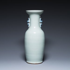 A Chinese blue and white celadon-ground vase, a pair of Nanking vases and a famille verte fish bowl, 19th C. — 照片 10