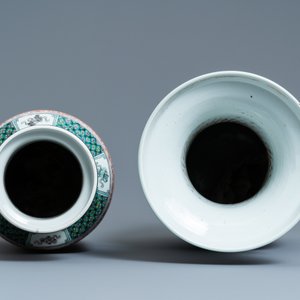 A Chinese blue and white celadon-ground vase and a famille verte rouleau vase, 19th C. — photo 5