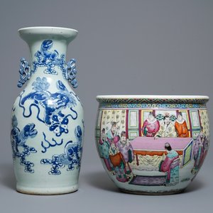 A Chinese blue and white celadon vase and a famille rose jardinière, 19th C. — photo 1