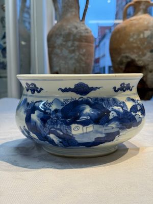 A Chinese blue and white censer depicting two sages in a mountainous landscape, Kangxi — foto 2
