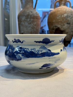 A Chinese blue and white censer depicting two sages in a mountainous landscape, Kangxi — foto 3