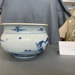 A Chinese blue and white censer with a mountainous landscape, Kangxi — 照片 9
