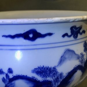 A Chinese blue and white censer with figures in a landscape, Kangxi — 照片 12