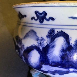 A Chinese blue and white censer with figures in a landscape, Kangxi — 照片 17