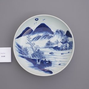 A Chinese blue and white charger with a fisherman on the shore, Yongzheng — 照片 3