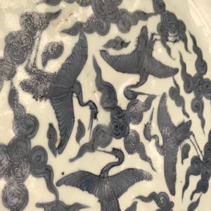 A Chinese blue and white charger with cranes, 'fui gui chang ming' mark, Jiajing — 照片 7