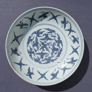 A Chinese blue and white charger with cranes, 'fui gui chang ming' mark, Jiajing — 照片 8