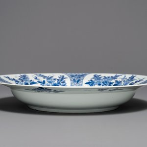 A Chinese blue and white charger with floral design, Kangxi — 照片 3