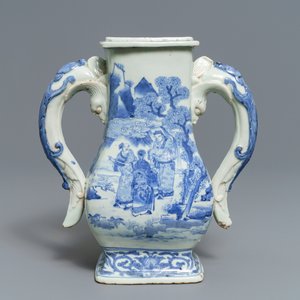 A Chinese blue and white chilong-handled vase, Kangxi — 照片 1
