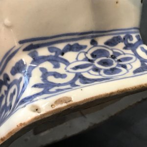 A Chinese blue and white chilong-handled vase, Kangxi — 照片 18