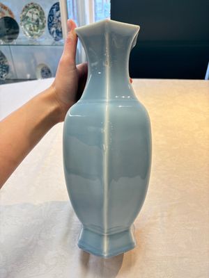 A Chinese blue and white claire-de-lune-ground 'landscape' vase, Yongzheng mark, 19th C. — photo 3