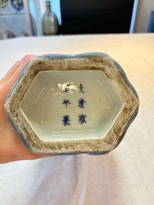 A Chinese blue and white claire-de-lune-ground 'landscape' vase, Yongzheng mark, 19th C. — photo 5