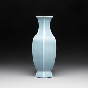 A Chinese blue and white claire-de-lune-ground 'landscape' vase, Yongzheng mark, 19th C. — photo 5