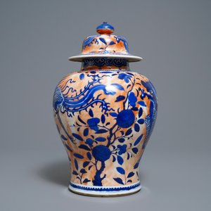 A Chinese blue and white clobbered 'qilin and phoenix' vase and cover, 19th C. — 照片 2