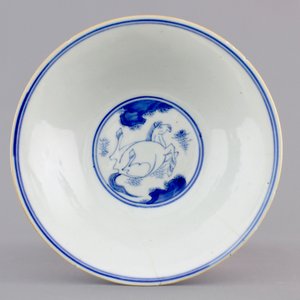 A Chinese blue and white conical bowl: "Horses of Mu Wang", Shunzhi/Kangxi, 17th C. — foto 2