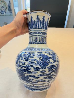 A Chinese blue and white copper-mounted 'cranes among clouds' vase, 18th C. — photo 2
