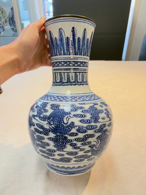 A Chinese blue and white copper-mounted 'cranes among clouds' vase, 18th C. — photo 4