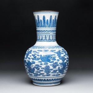 A Chinese blue and white copper-mounted 'cranes among clouds' vase, 18th C. — photo 1