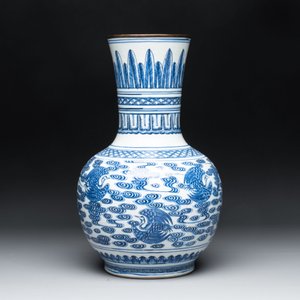 A Chinese blue and white copper-mounted 'cranes among clouds' vase, 18th C. — photo 2