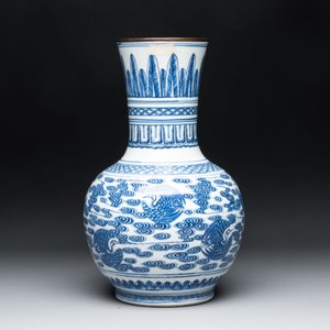 A Chinese blue and white copper-mounted 'cranes among clouds' vase, 18th C. — photo 3