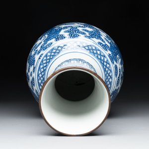 A Chinese blue and white copper-mounted 'cranes among clouds' vase, 18th C. — photo 4