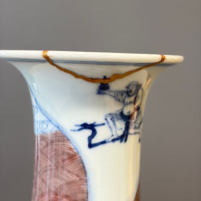 A Chinese blue and white copper-red-ground 'Eight Immortals and Shoulao' vase, Jiaqing mark and of the period — foto 5