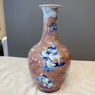 A Chinese blue and white copper-red-ground 'Eight Immortals and Shoulao' vase, Jiaqing mark and of the period — foto 2