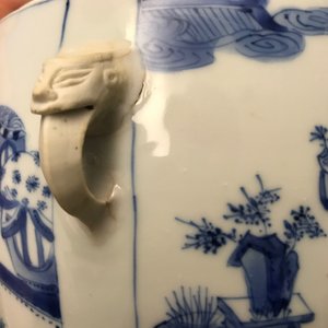 A Chinese blue and white covered bowl with ladies in a garden, Kangxi — photo 16