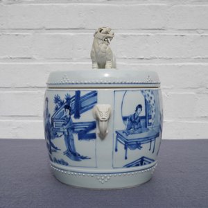 A Chinese blue and white covered bowl with ladies in a garden, Kangxi — photo 18