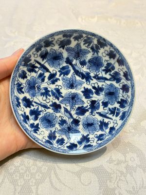 A Chinese blue and white covered ewer, a rose water sprinkler, a covered cup and saucer, jade 玉 and twin-fish mark, Kangxi — photo 17