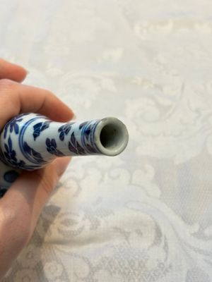 A Chinese blue and white covered ewer, a rose water sprinkler, a covered cup and saucer, jade 玉 and twin-fish mark, Kangxi — photo 5