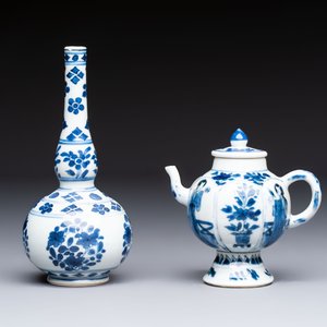 A Chinese blue and white covered ewer, a rose water sprinkler, a covered cup and saucer, jade 玉 and twin-fish mark, Kangxi — photo 2