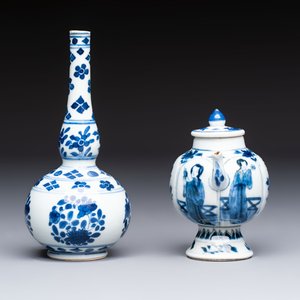 A Chinese blue and white covered ewer, a rose water sprinkler, a covered cup and saucer, jade 玉 and twin-fish mark, Kangxi — photo 5